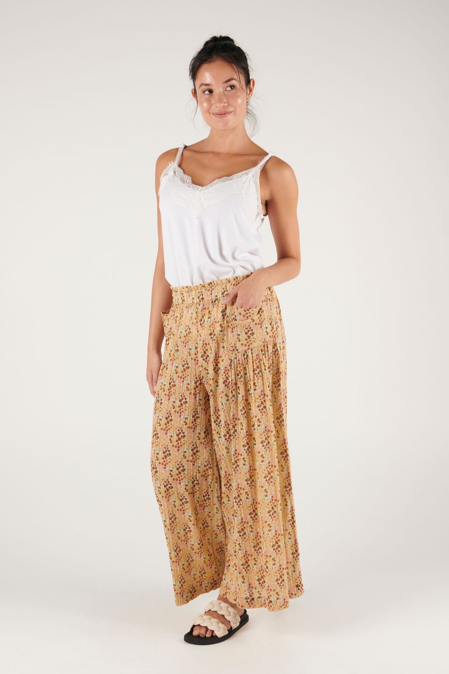 Pocket Detail Wide Leg Pant