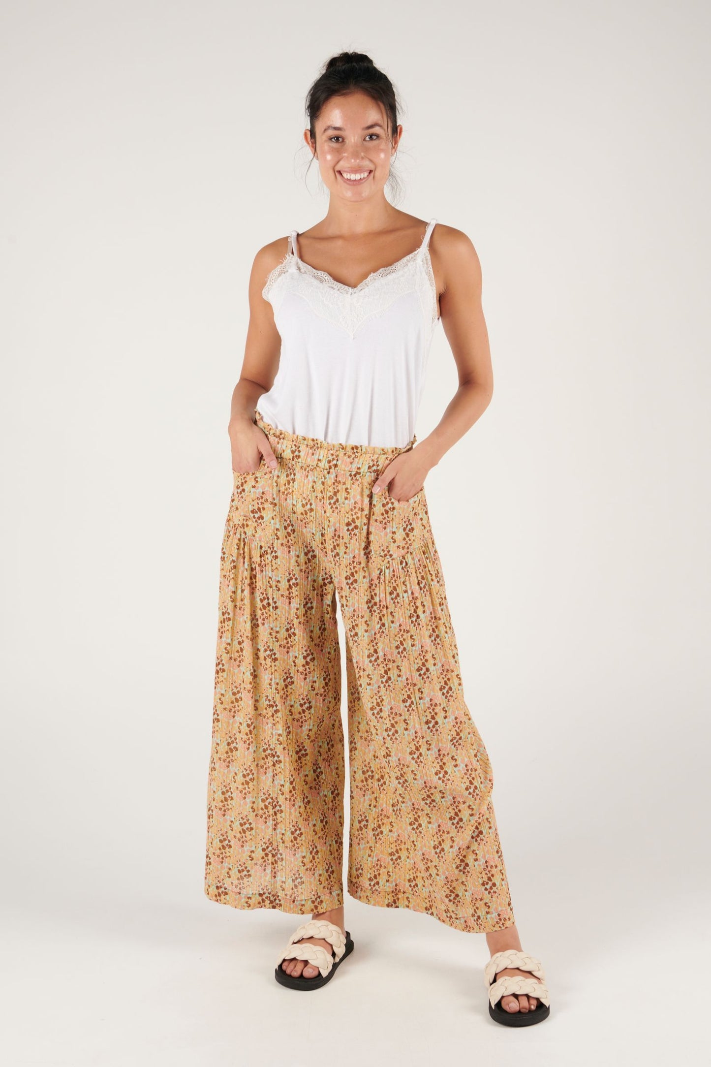 Pocket Detail Wide Leg Pant