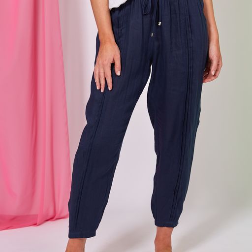 La Vie Pintuck Pant