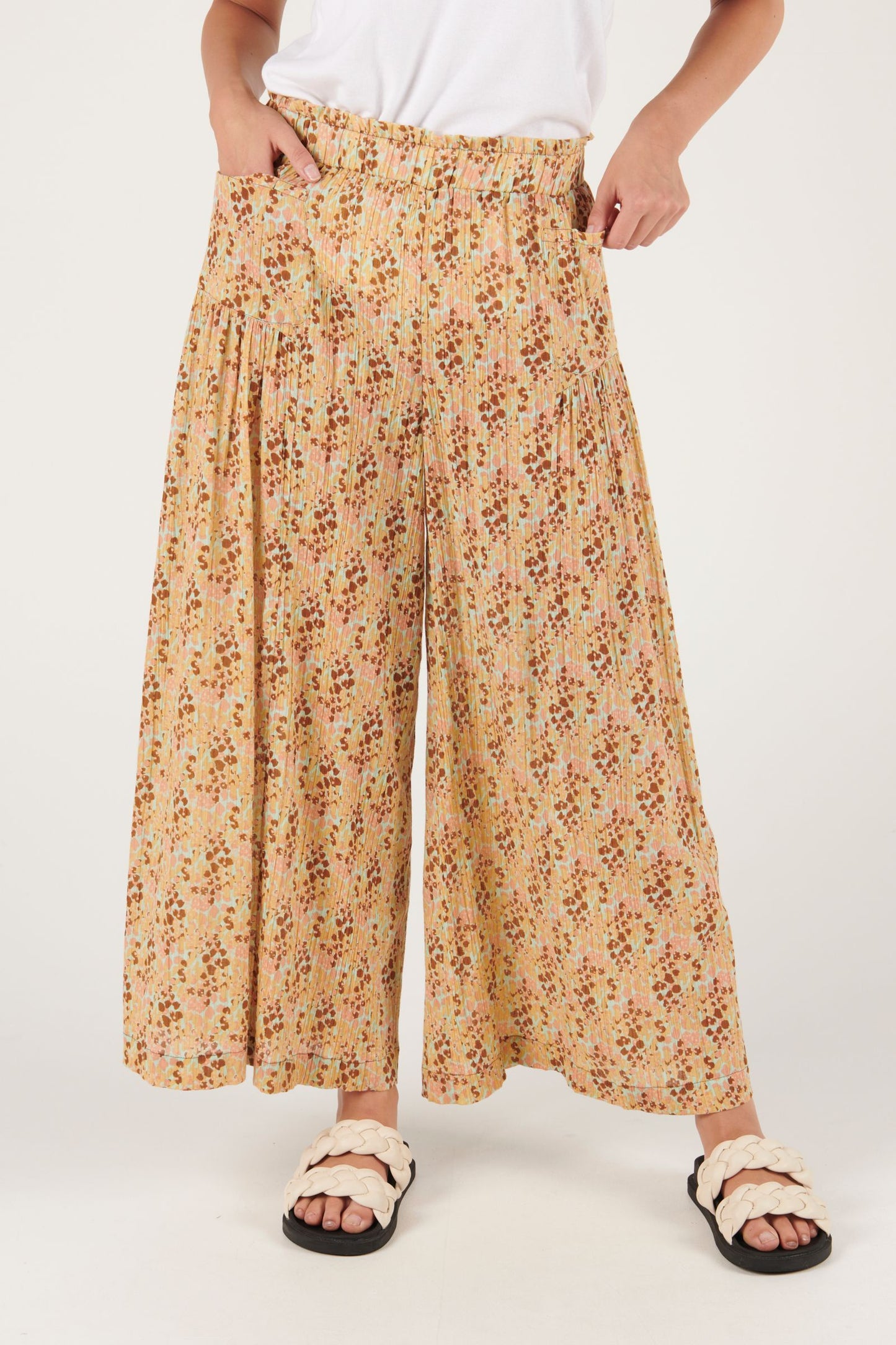 Pocket Detail Wide Leg Pant